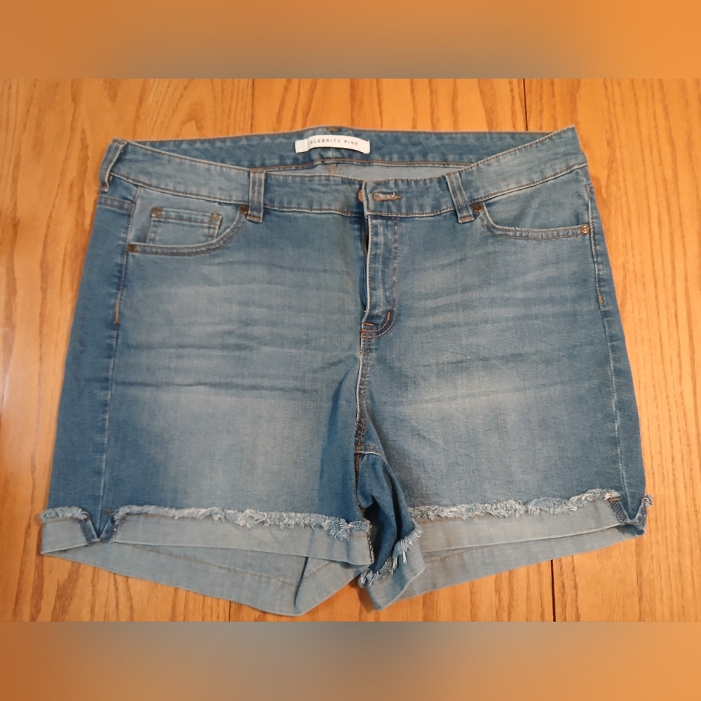Celebrity Pink Light Blue Jean Shorts. NWOT Size 18